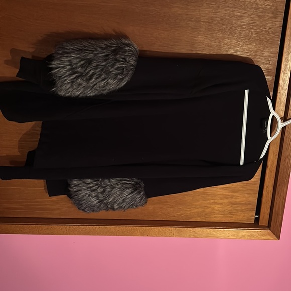 Cliche cardigan with fur bottom sleeves. - Picture 2 of 2